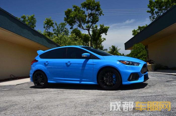 blue-ford-focus-with-paint-protection-wrap.jpg